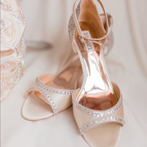 Badgley Mischka open-toed pumps